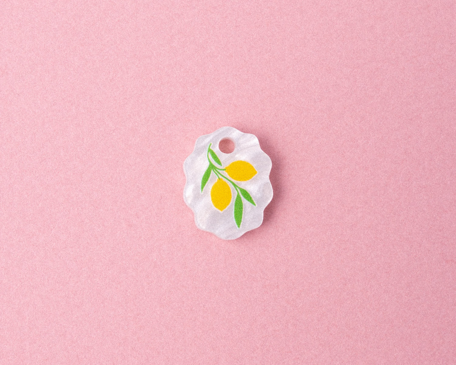 Einzelner ovaler Charm Anhänger mit Zitronen