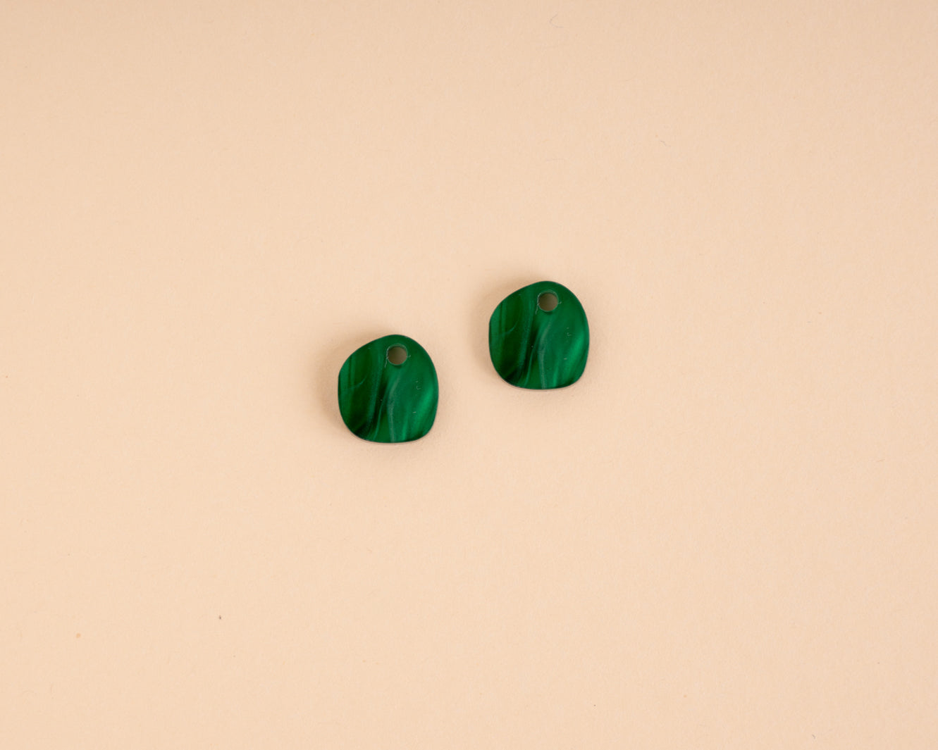 Pebble in emerald green mother of pearl with stainless steel hoops