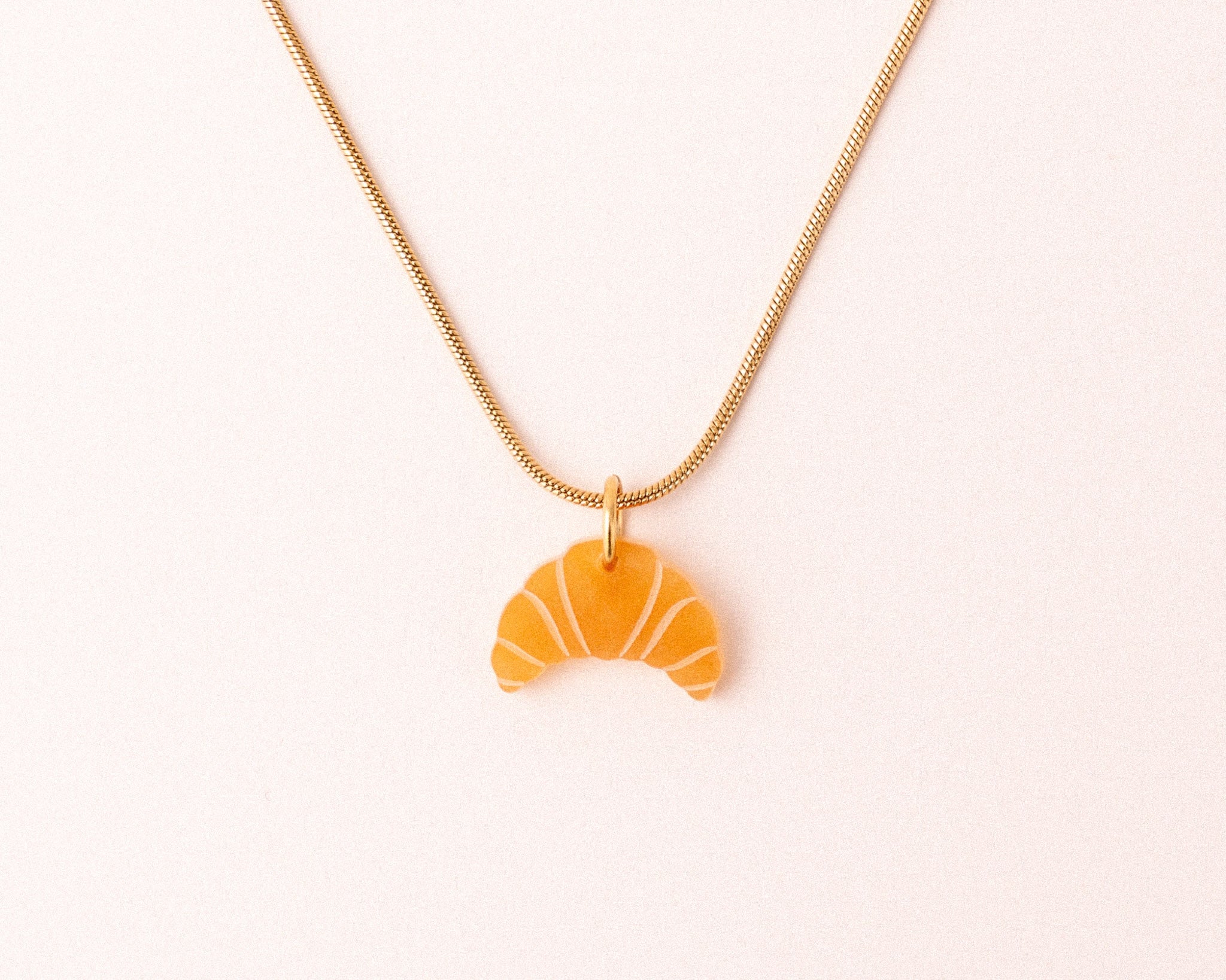 acutecolor Elegante Kette mit Croissant Anhänger