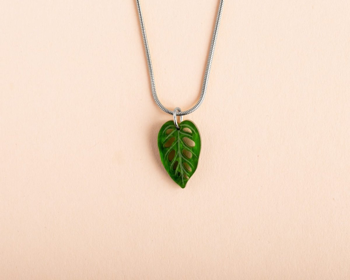 acutecolor Elegante Kette mit grünem Adansonii Blatt