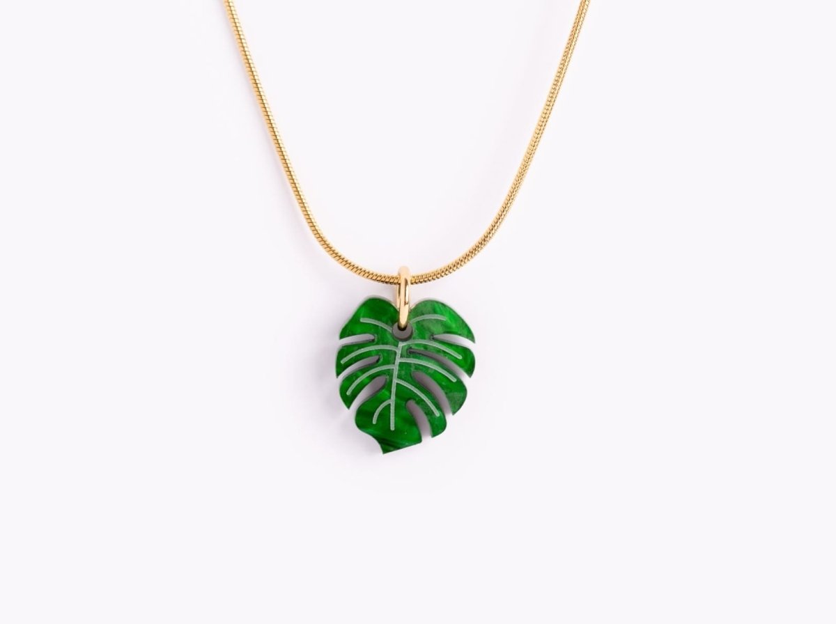 acutecolor Elegante Kette mit grünem Monstera Anhänger