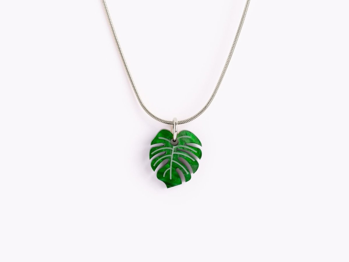 acutecolor Elegante Kette mit grünem Monstera Anhänger