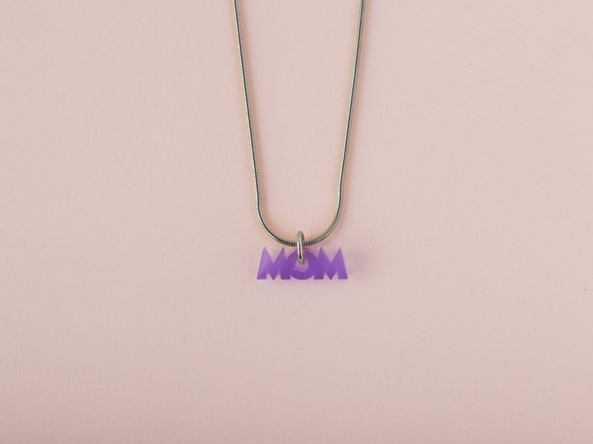 acutecolor Elegante Kette mit Lila Mom Anhänger