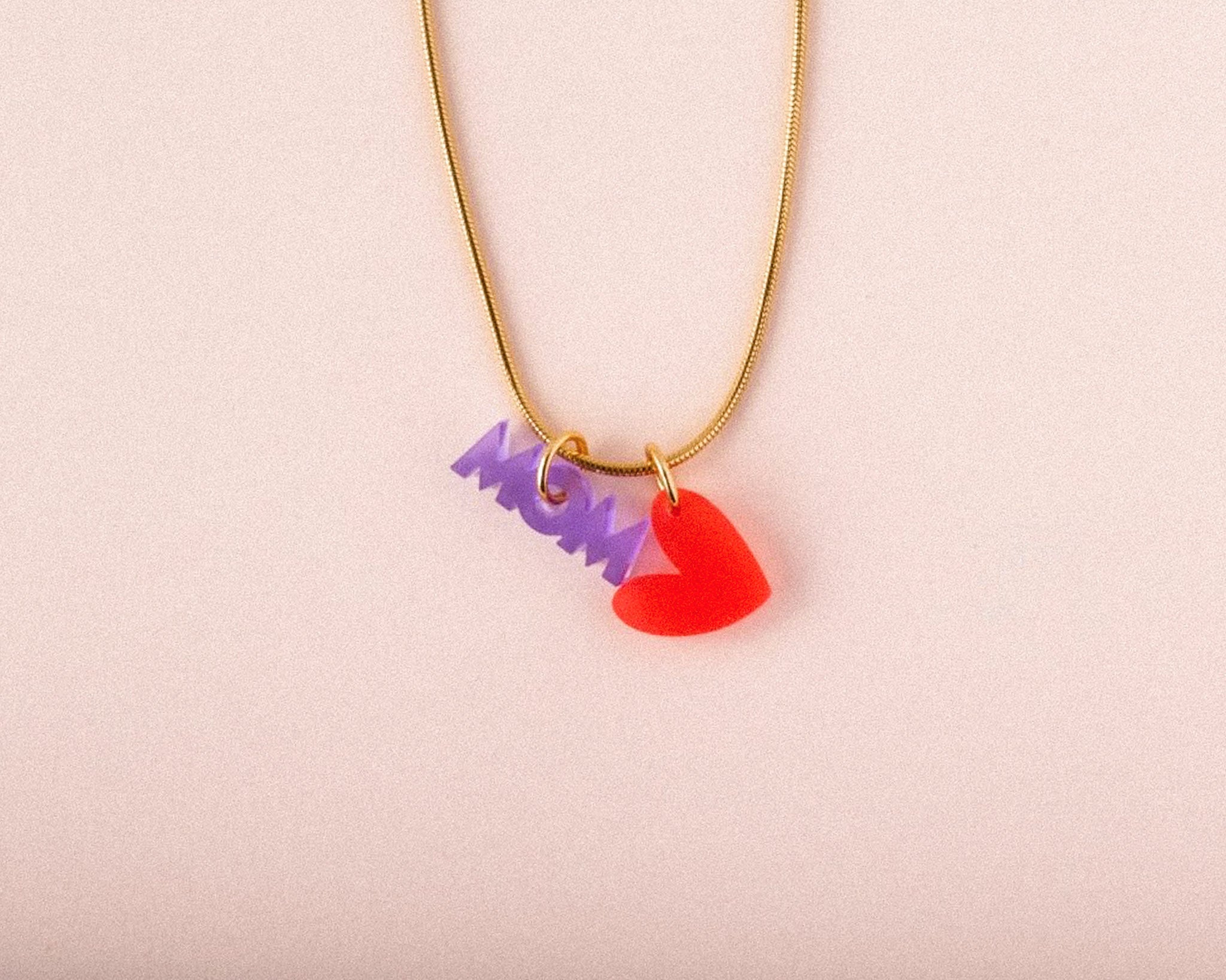 acutecolor Elegante Kette mit Lila Mom Anhänger