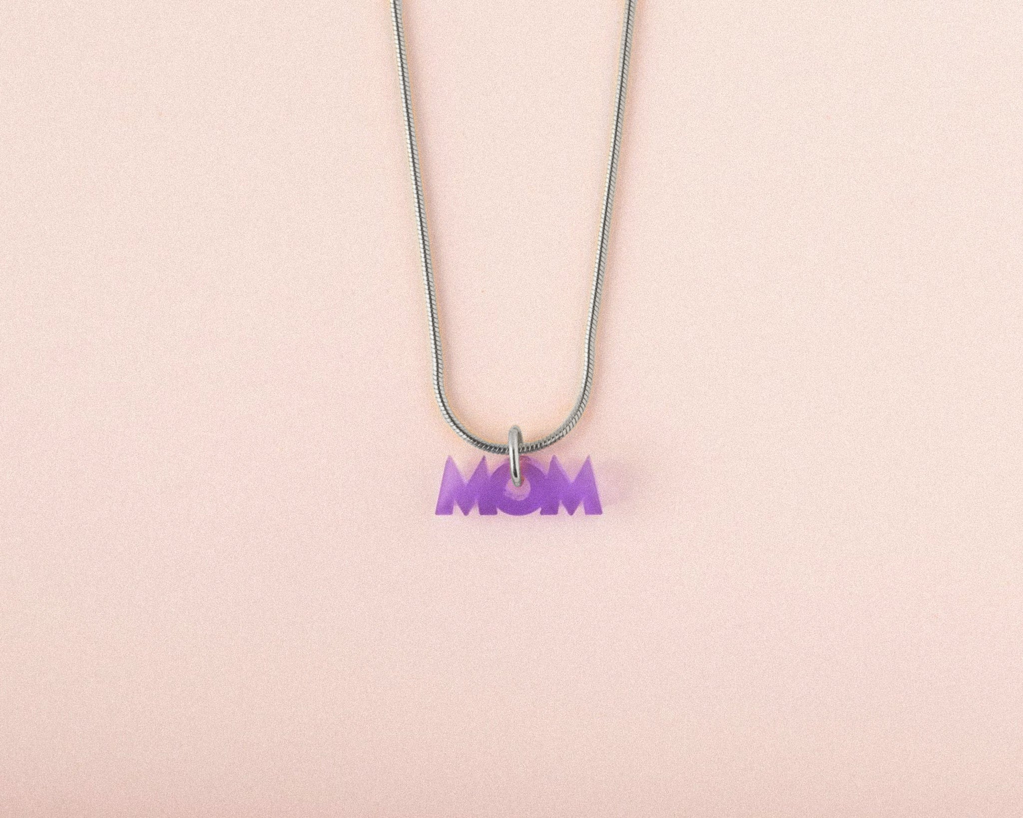 acutecolor Elegante Kette mit Lila Mom Anhänger