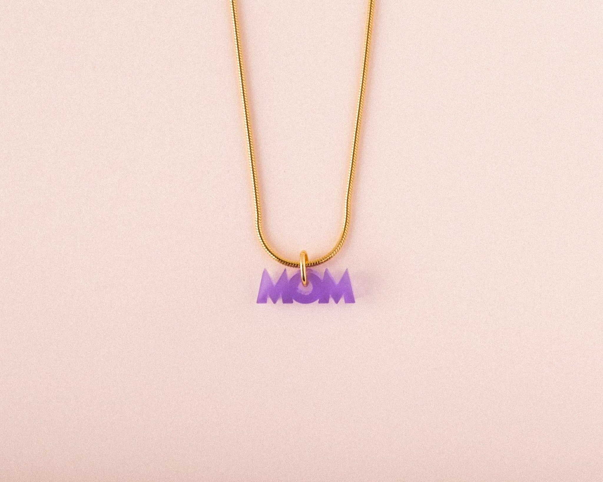 acutecolor Elegante Kette mit Lila Mom Anhänger