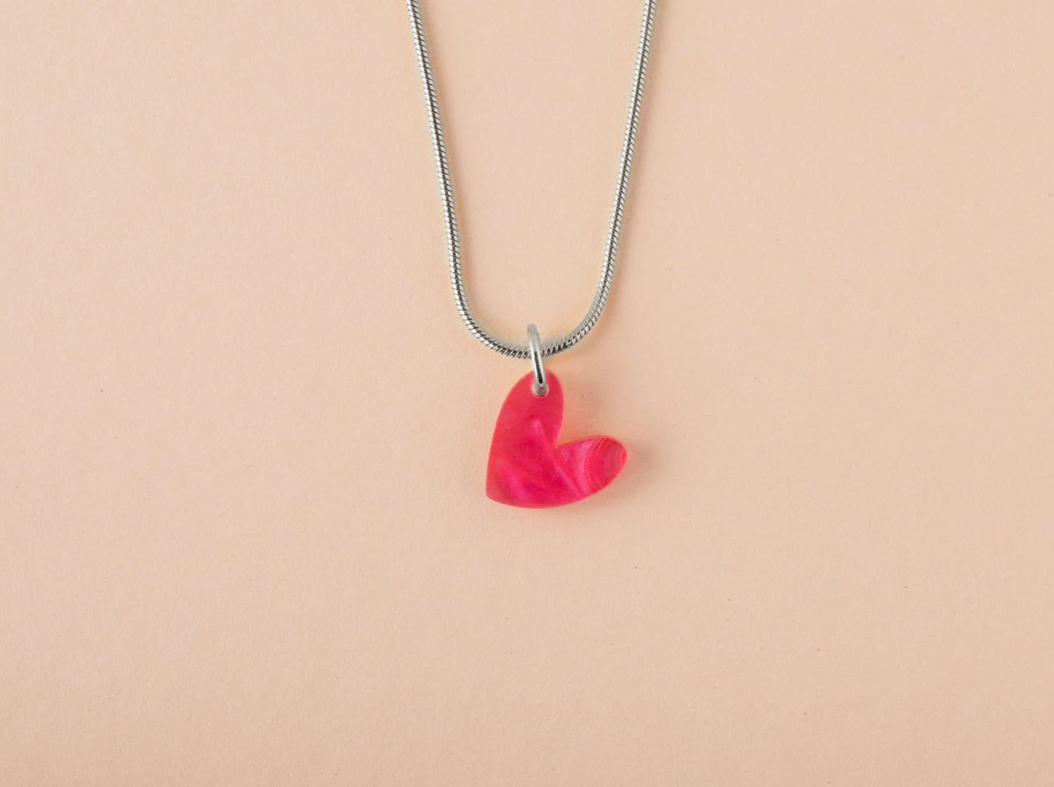 acutecolor Elegante Kette mit pinkem Herz Anhänger