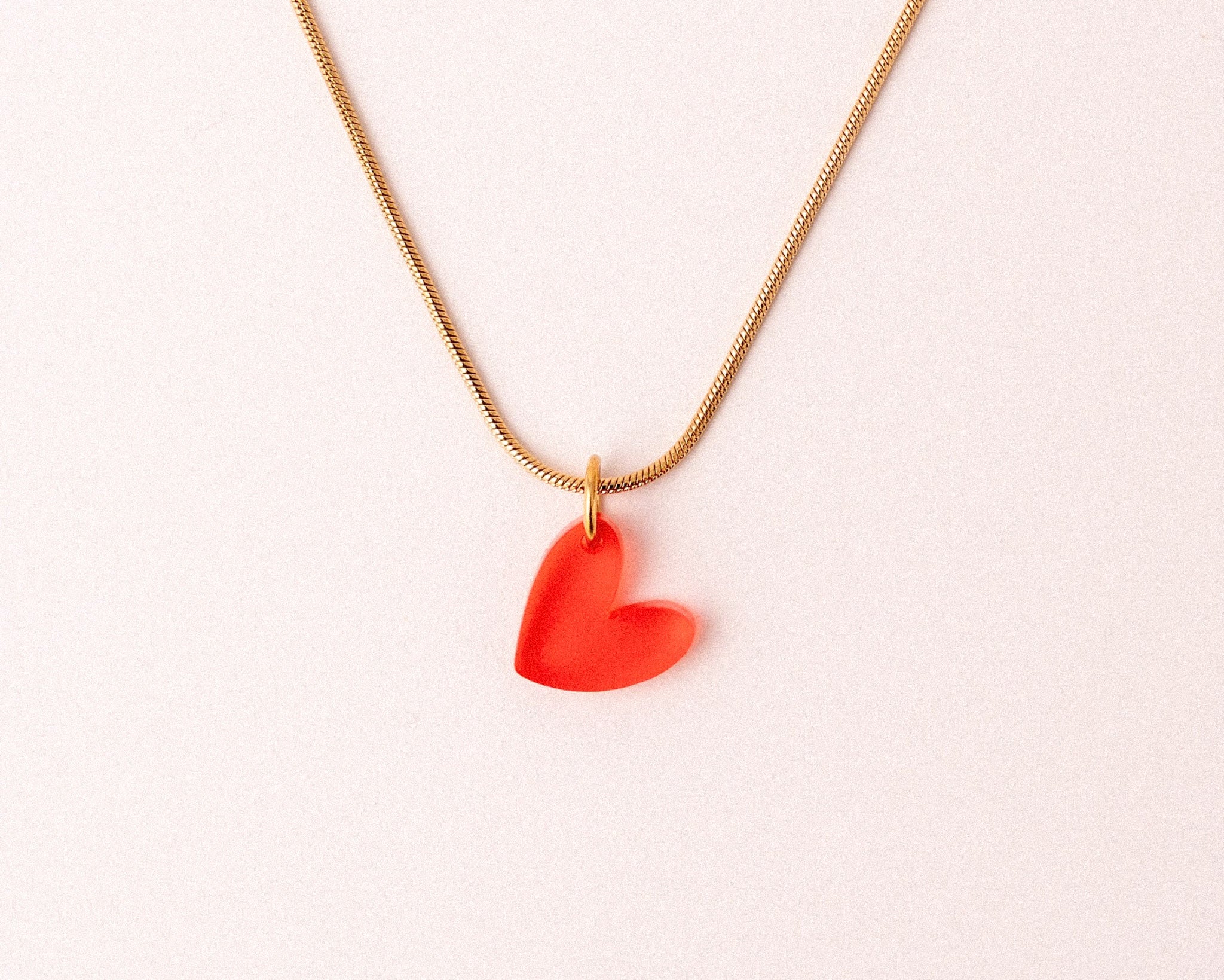 acutecolor Elegante Kette mit rotem Herz Anhänger