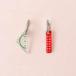 acutecolor Mismatch Geodreieck und Lineal Ohrring Set