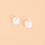 acutecolor Pebble in Perlmuttweiß mit Edelstahl Hoops