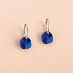 acutecolor Pebble in Saphir Perlmutt mit Edelstahl Hoops