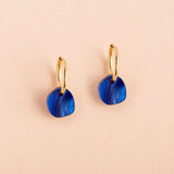 acutecolor Pebble in Saphir Perlmutt mit Edelstahl Hoops