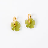 acutecolor Squiggly Blumen Ohrring Set in Matcha