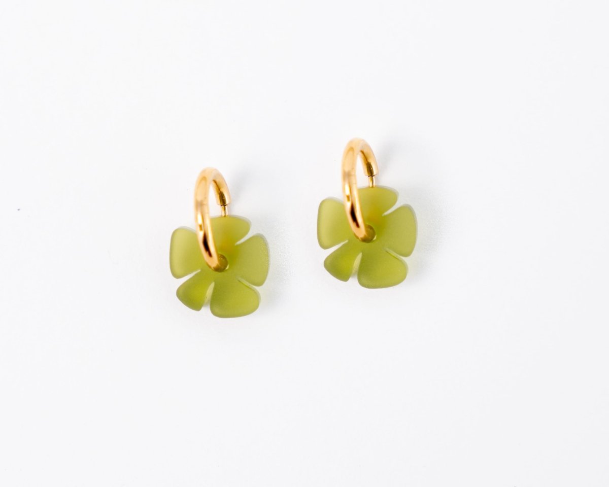 acutecolor Squiggly Blumen Ohrring Set in Matcha