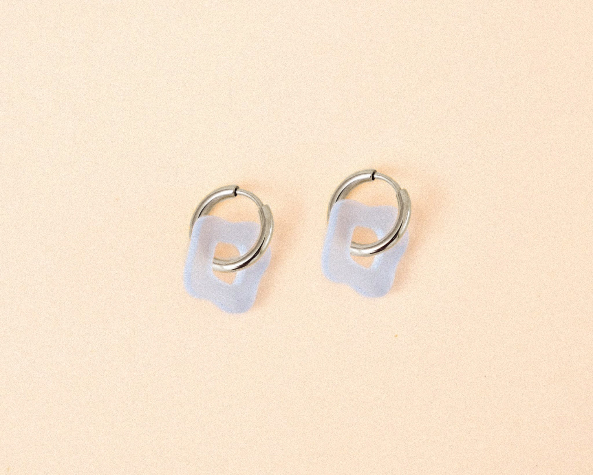 acutecolor Wavy Shape Ohrring Set in Ice