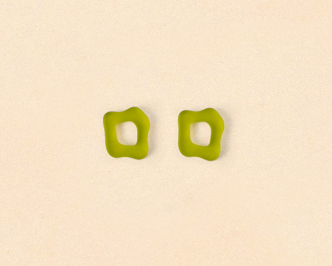 acutecolor Wavy Shape Ohrring Set in Matcha