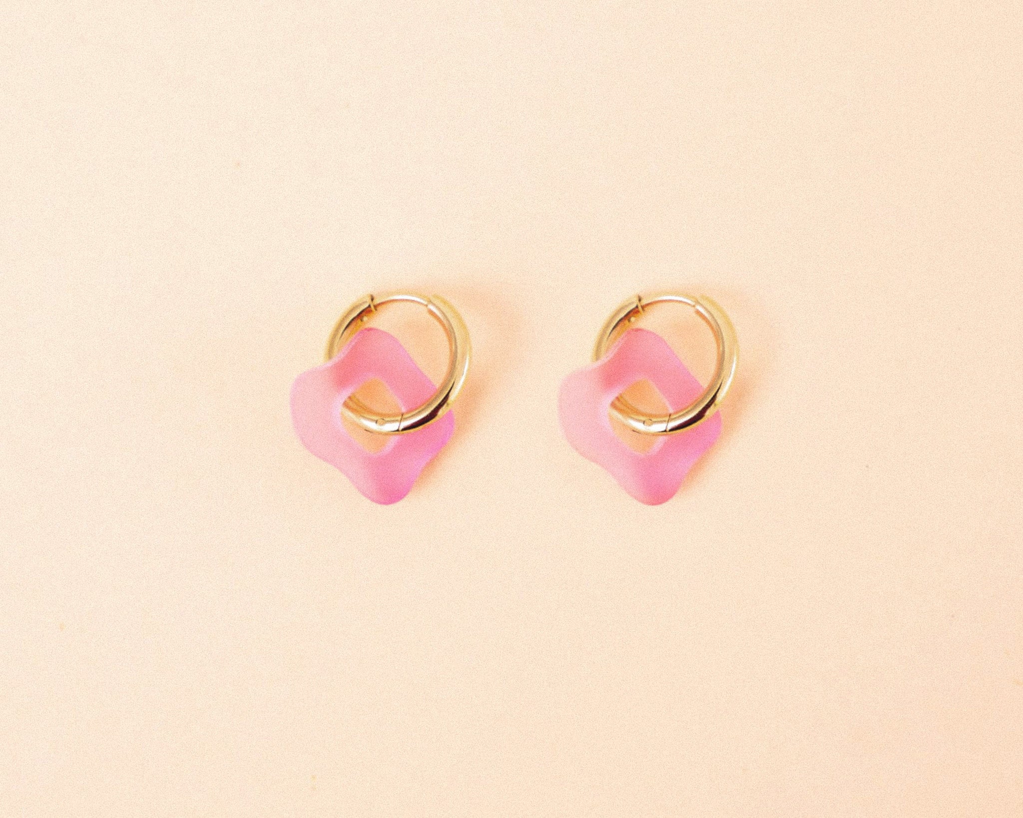 acutecolor Wavy Shape Ohrring Set in Rosa