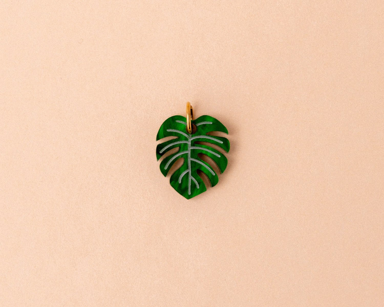 Einzelner grüner Monstera Anhänger - acutecolor