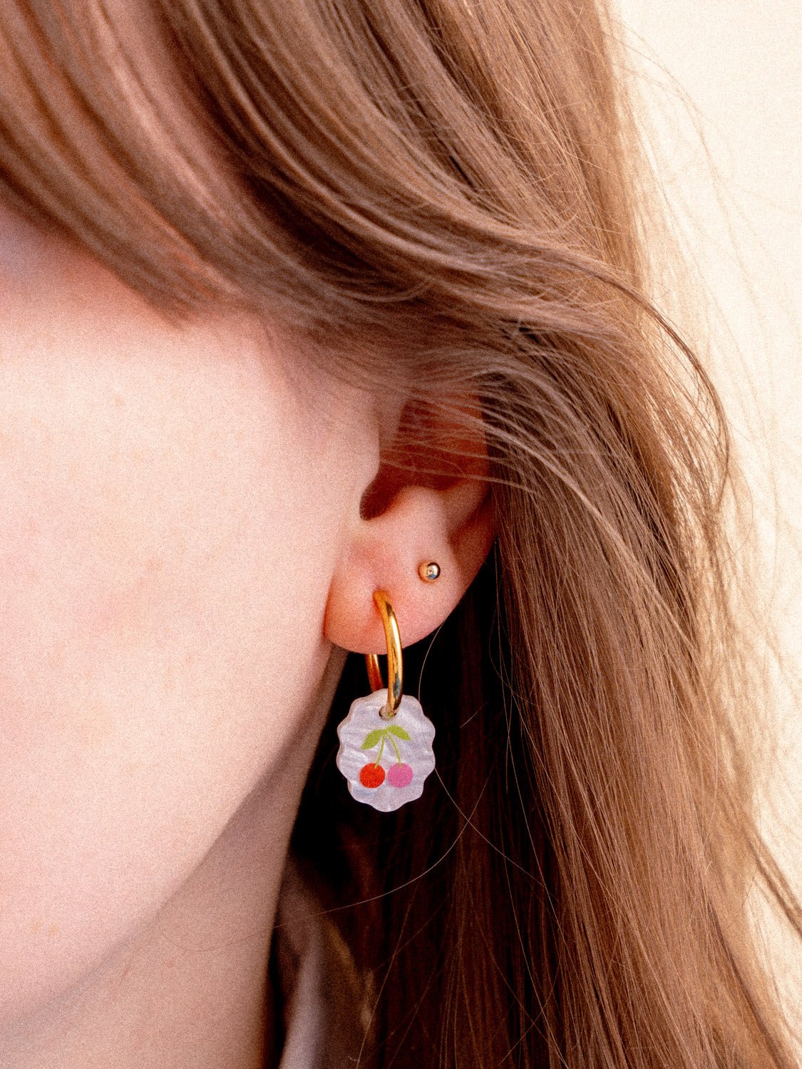 Einzelner ovaler Charm Anhänger mit Kirschen - acutecolor