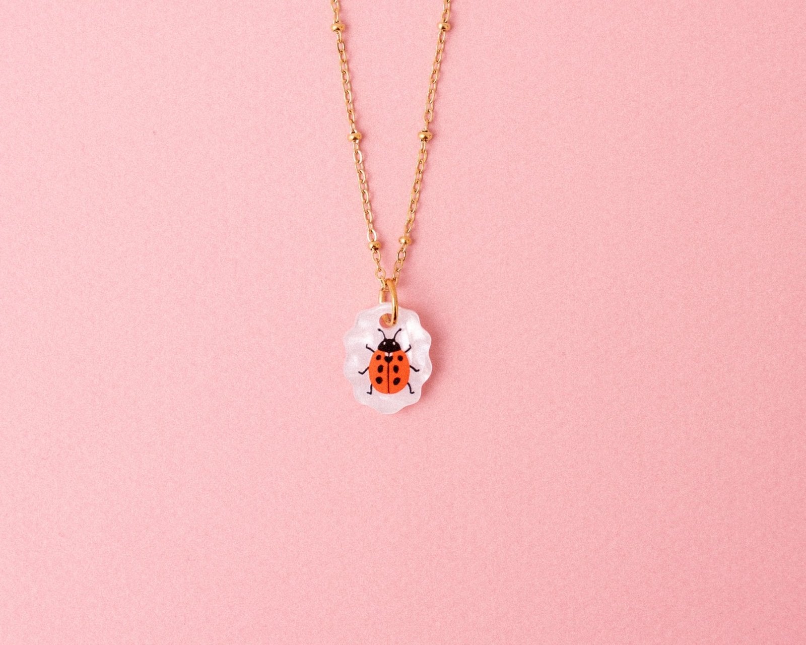 Einzelner ovaler Charm Anhänger mit Marienkäfer - acutecolor