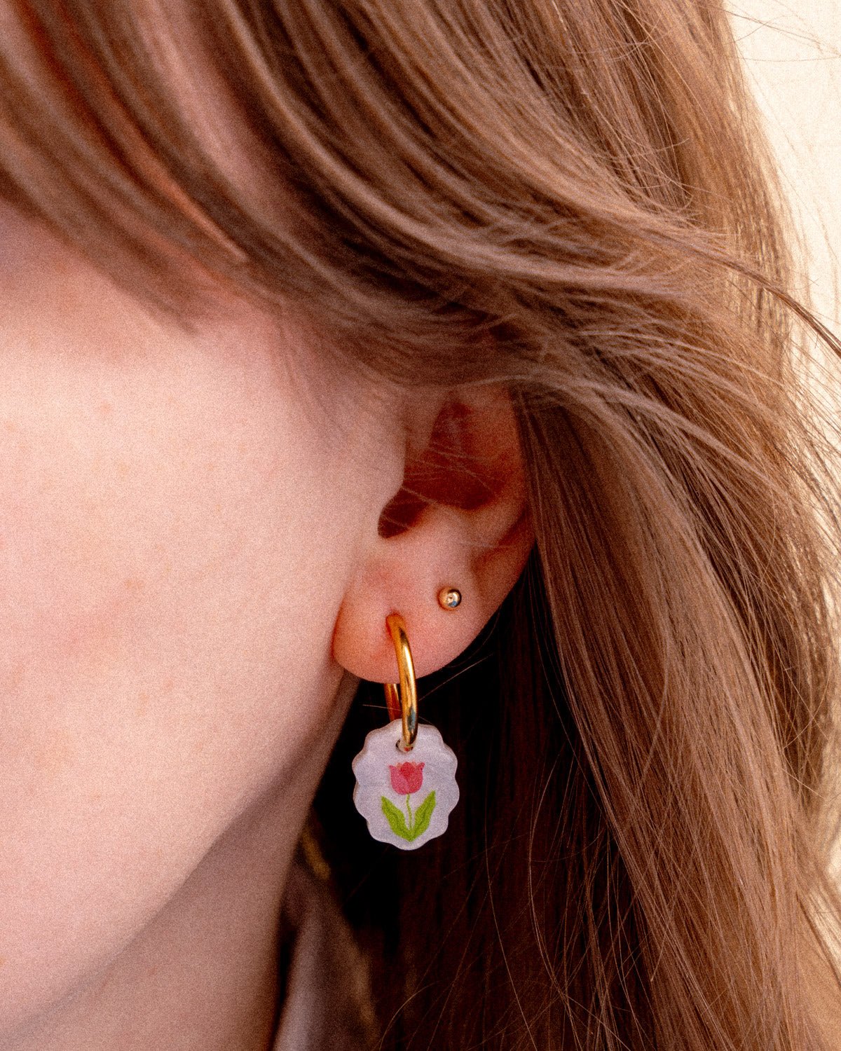 Einzelner ovaler Charm Anhänger mit Tulpen - acutecolor