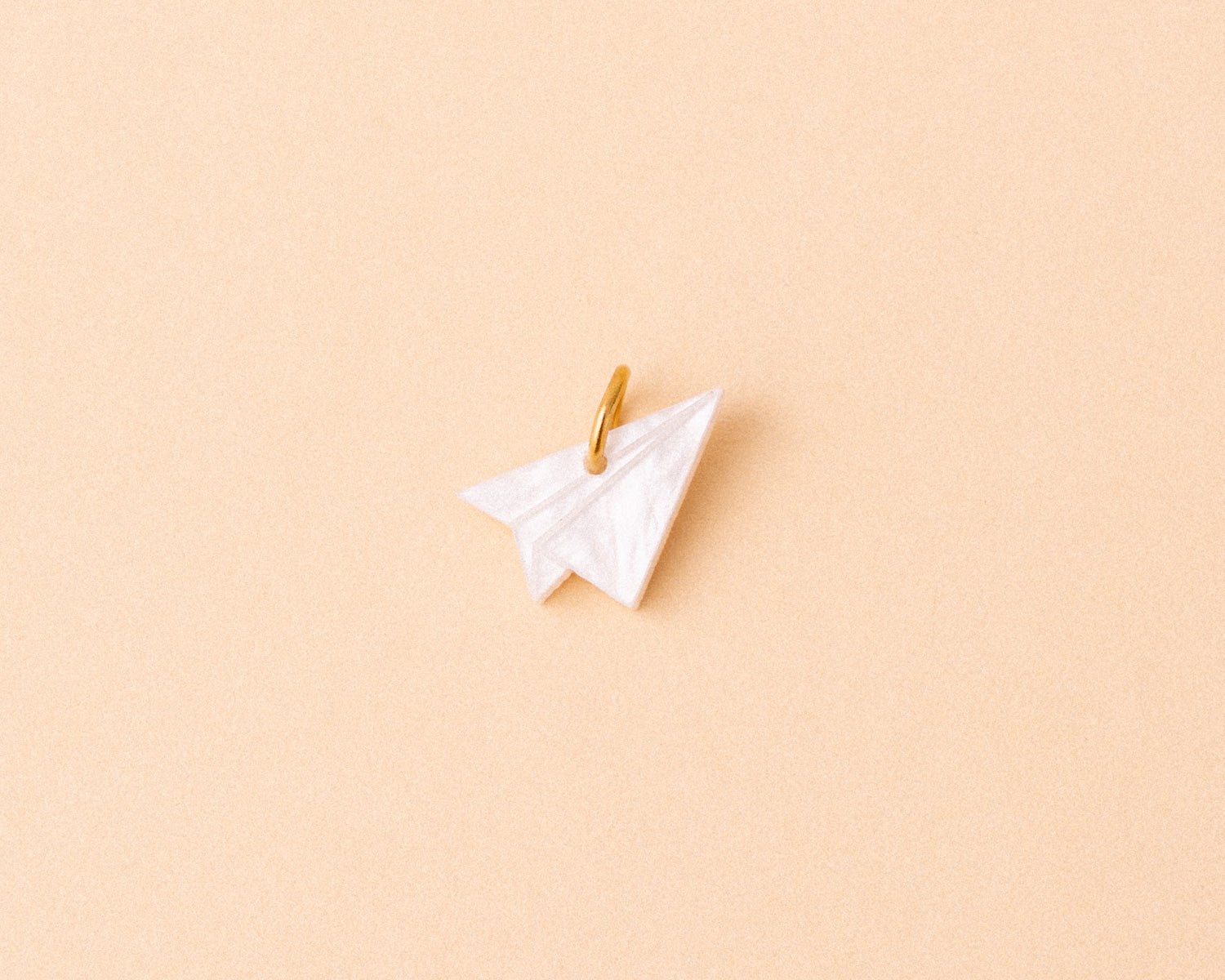 Einzelner Papierflieger Anhänger - acutecolor