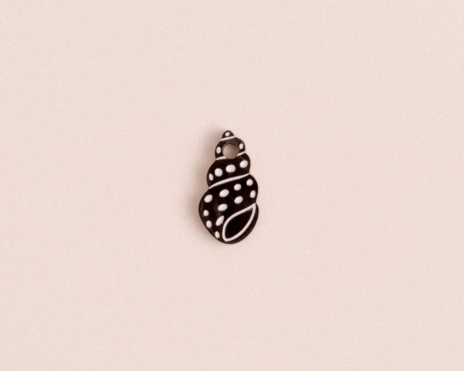 Einzelner Schwarzer Polkadot Schneckenmuschel Anhänger - acutecolor