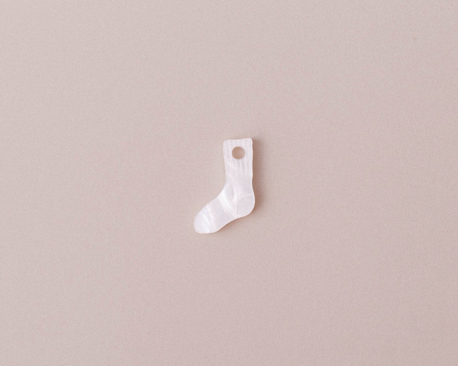 Einzelner weißer Socken Anhänger - acutecolor