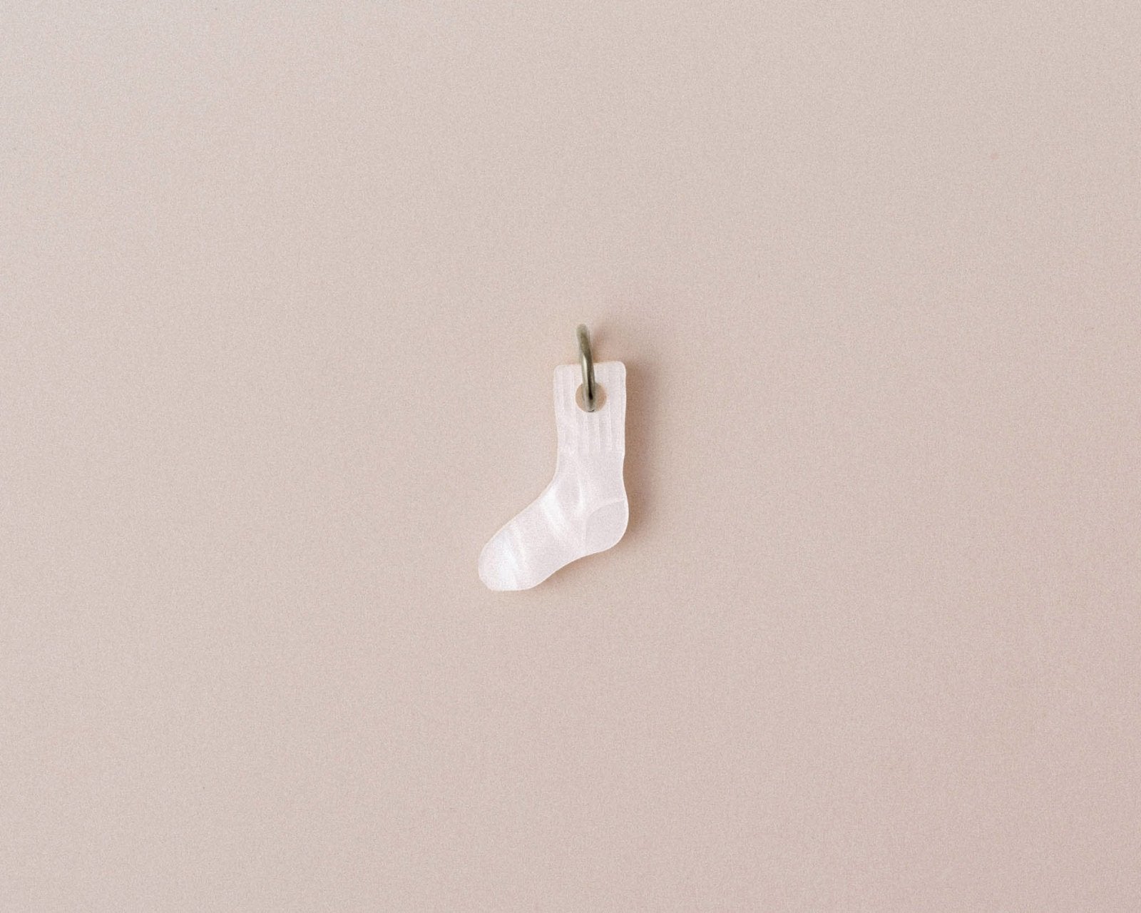 Einzelner weißer Socken Anhänger - acutecolor