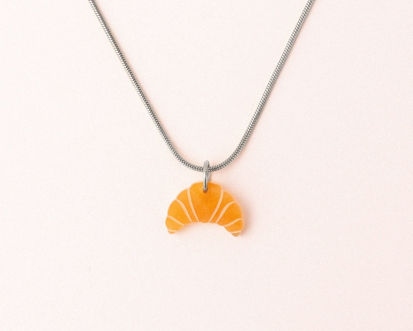 Elegante Kette mit Croissant Anhänger - acutecolor