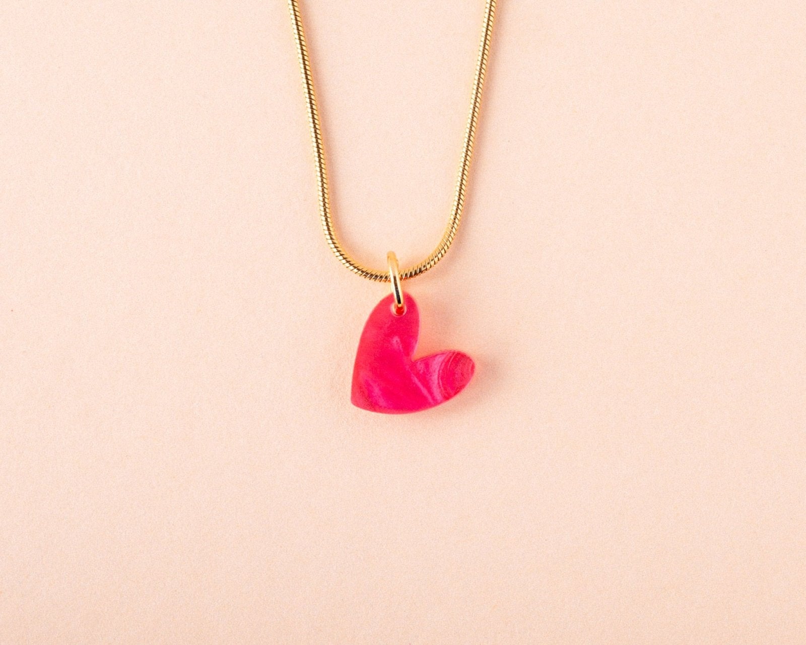 Elegante Kette mit pinkem Herz Anhänger - acutecolor