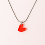 Elegante Kette mit rotem Herz Anhänger - acutecolor