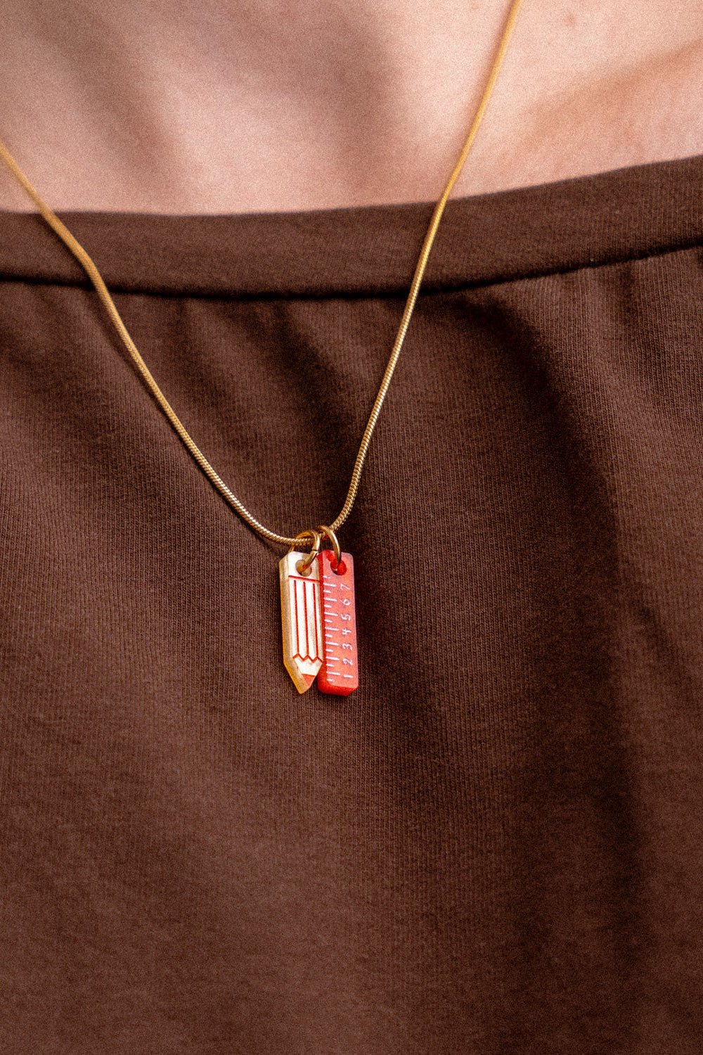 Elegante Kette mit Stift und Lineal Anhänger - acutecolor