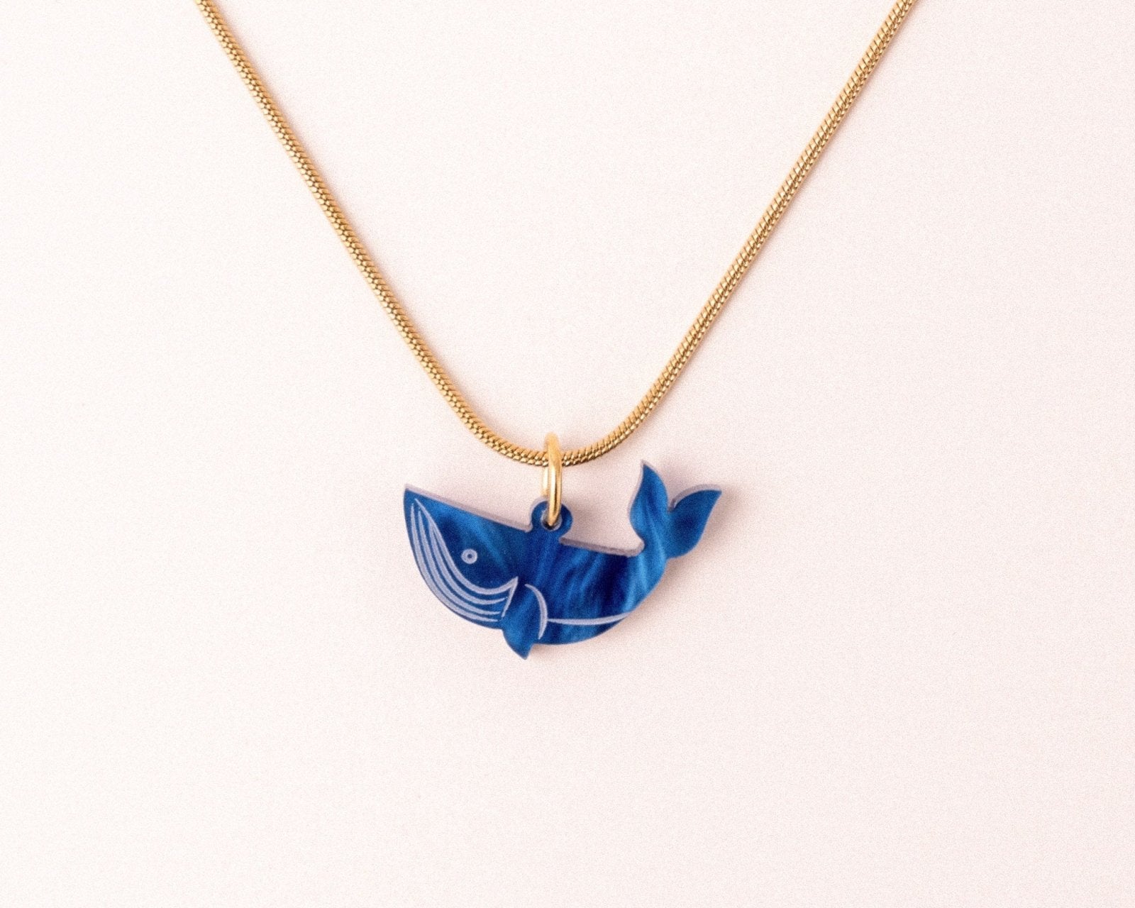 Elegante Kette mit Wal Anhänger - acutecolor