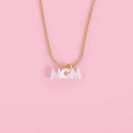 Elegante Kette mit weißem Mom Anhänger - acutecolor