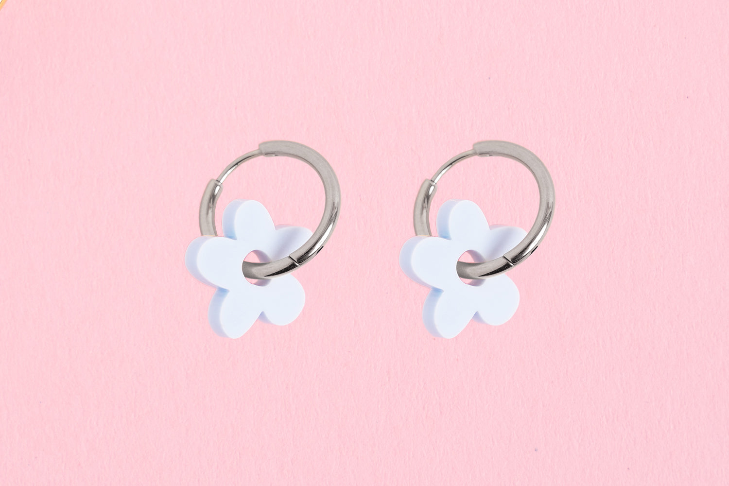 Midi Blumen Hoop Ohrringe in Babyblau