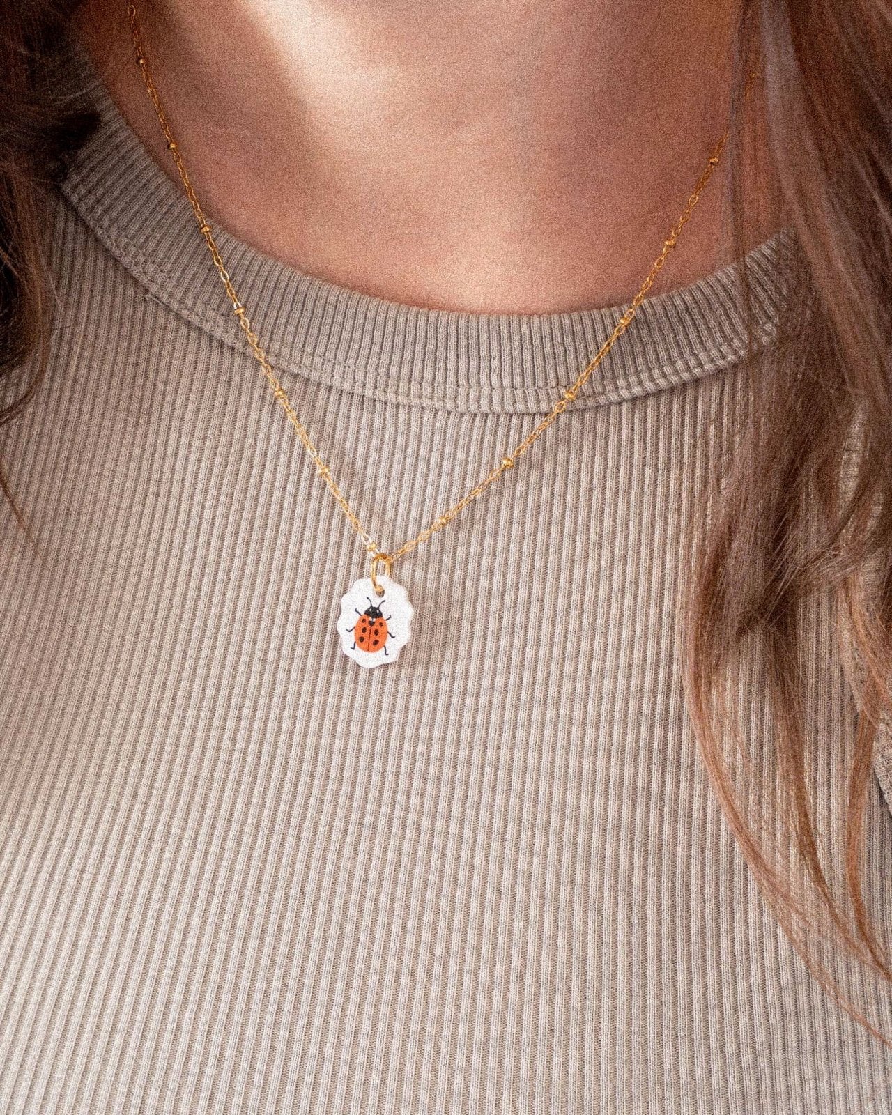 Ovale Charm Kette mit Marienkäfer - acutecolor