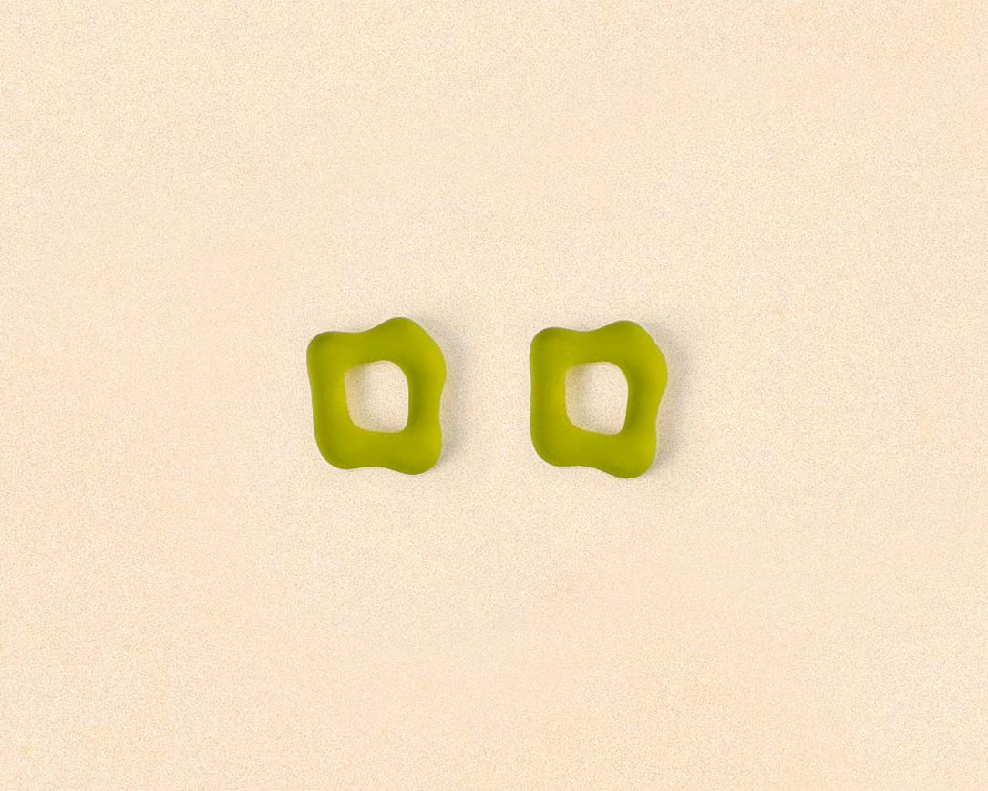Wavy Shape Ohrring Set in Matcha - acutecolor