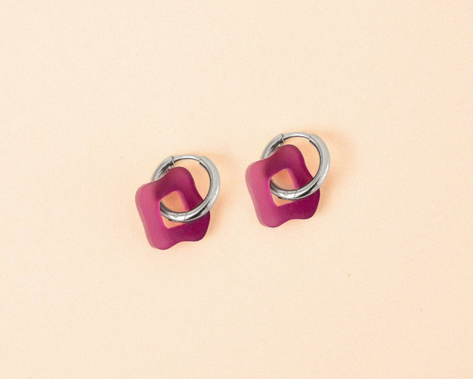Wavy Shape Ohrring Set in Plum - acutecolor
