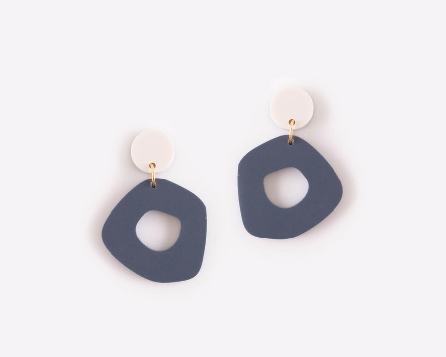 Statement Ohrringe 'Adderstone' in Denimblau + Sand