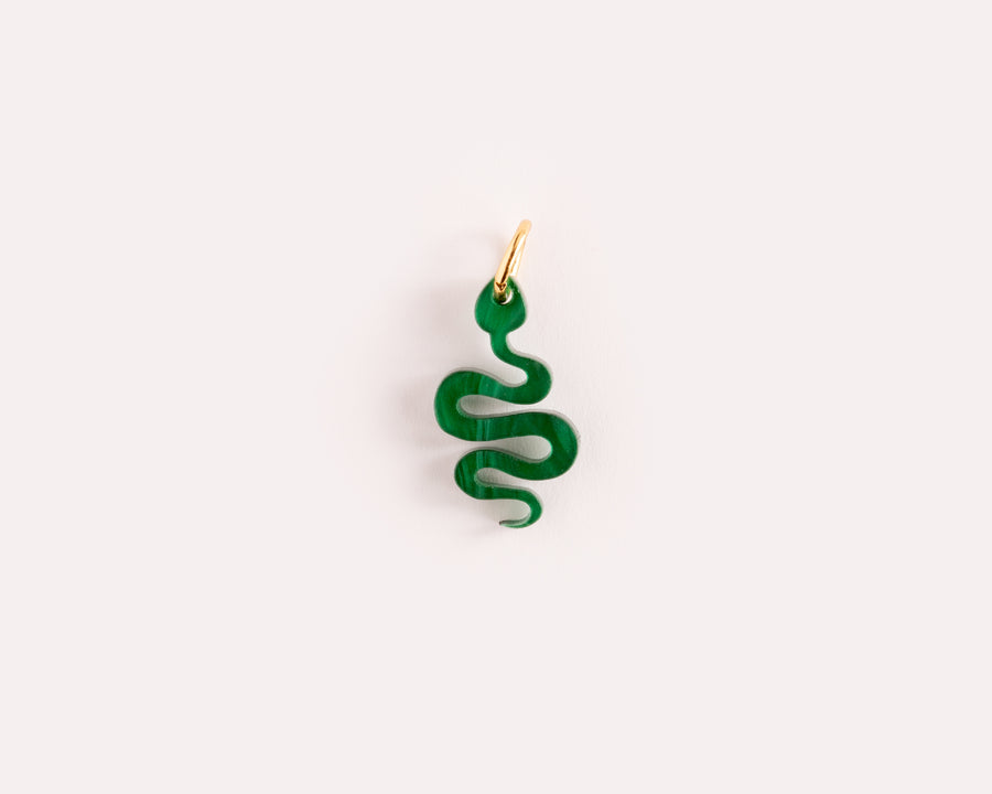 Einzelner smaragdgrüner Schlangen Anhänger x Spooky Kollektion