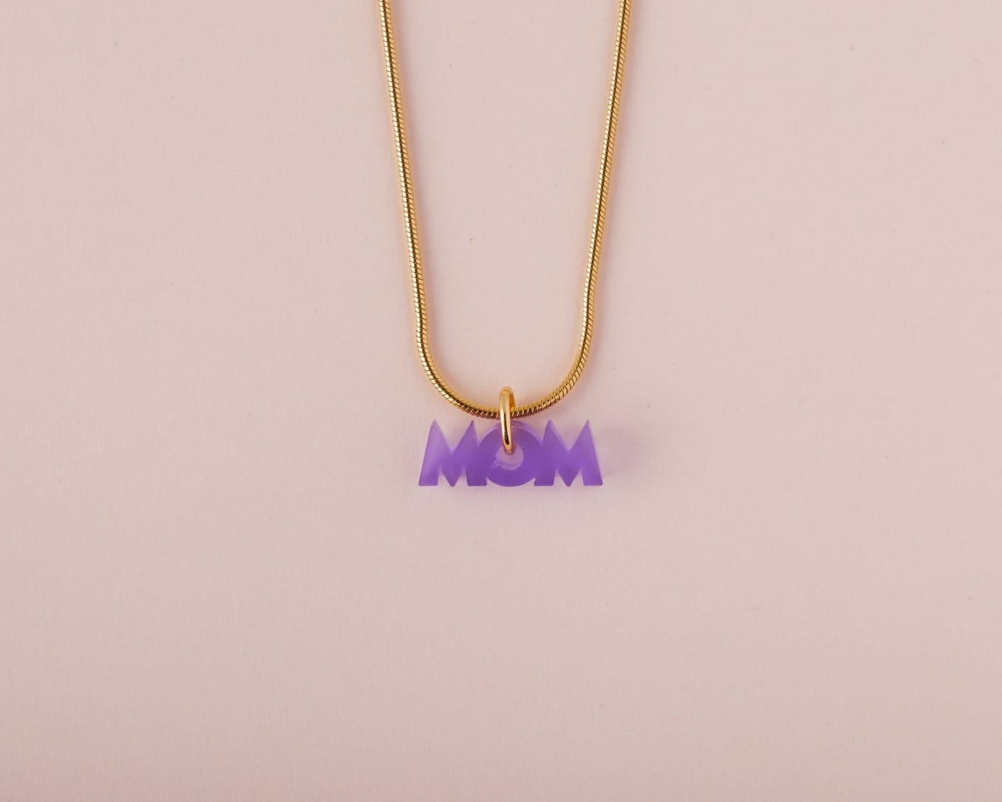 acutecolor Elegante Kette mit Lila Mom Anhänger