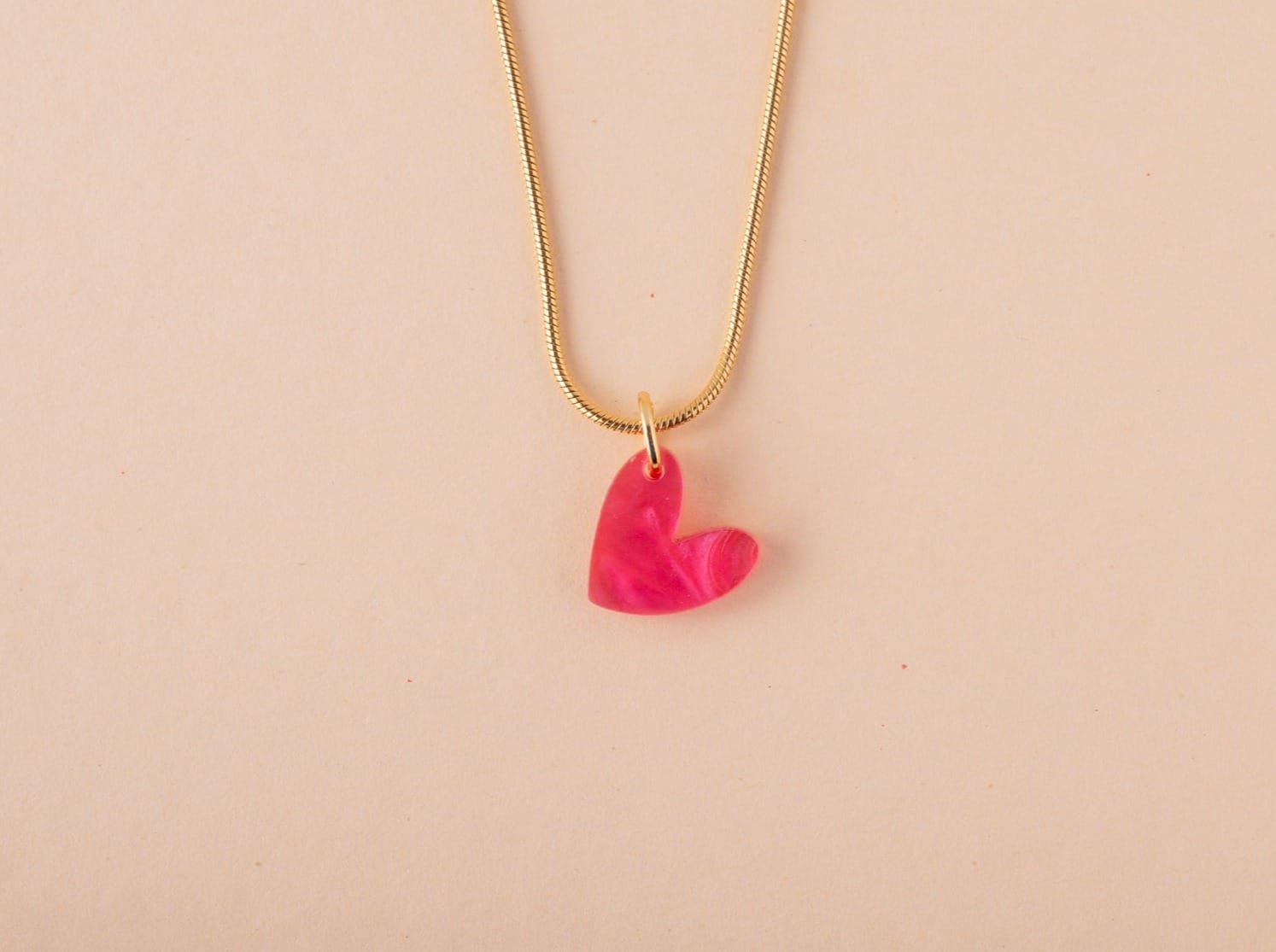 acutecolor Elegante Kette mit pinkem Herz Anhänger