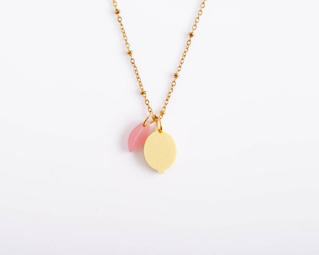 acutecolor Kette mit Pastellfarbener Zitrone und Blatt Anhänger