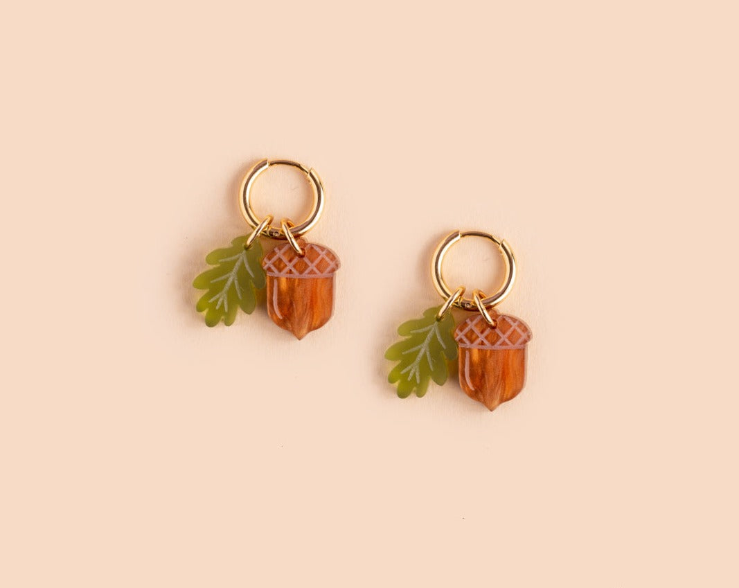 acutecolor Ohrring Set mit Eicheln und grünen Blättern