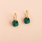 acutecolor Pebble in Smaragdgrün Perlmutt mit Edelstahl Hoops