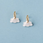 acutecolor Perlmuttweiße Wolken Ohrringe mit Hoops