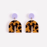 Colorblock 'Arch' Bogen Ohrstecker in Leopard + Flieder - acutecolor